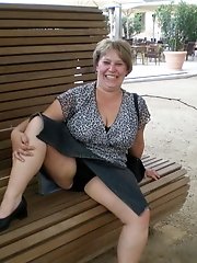 Mature sluts show vagina porn pics